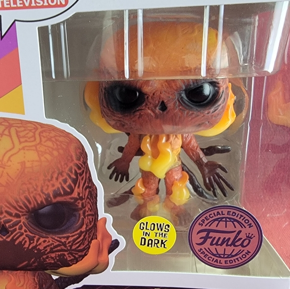 Vecna hit topic exclusive funko # 1464 (nib) with pop protector - Picture 4 of 9